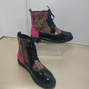 Ninety Union Chelsea Bootie W/ Side Zipper Size 11. Condition is Pre-owned